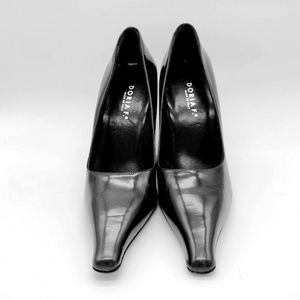 NWOT Doria F black pumps.